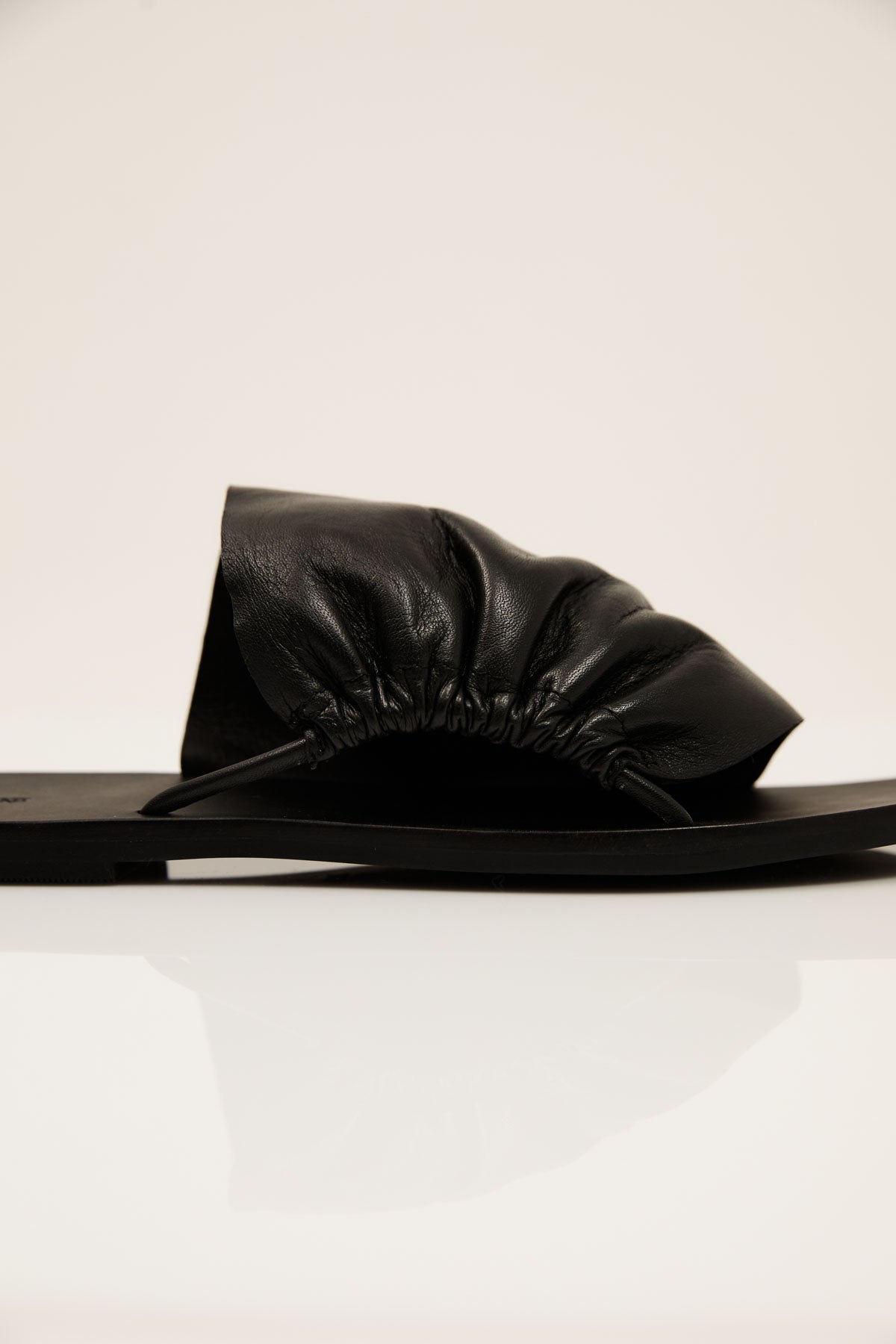 Gathered Slides 皺褶小羊皮涼鞋 （黑色）