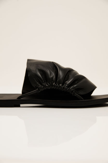 Gathered Slides 皺褶小羊皮涼鞋 （黑色）