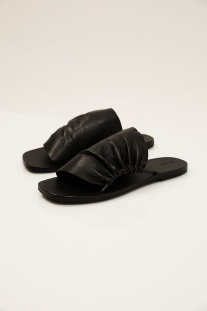 Gathered Slides 皺褶小羊皮涼鞋 （黑色）