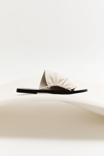 Gathered Slides 皺褶小羊皮涼鞋 （Tofu）