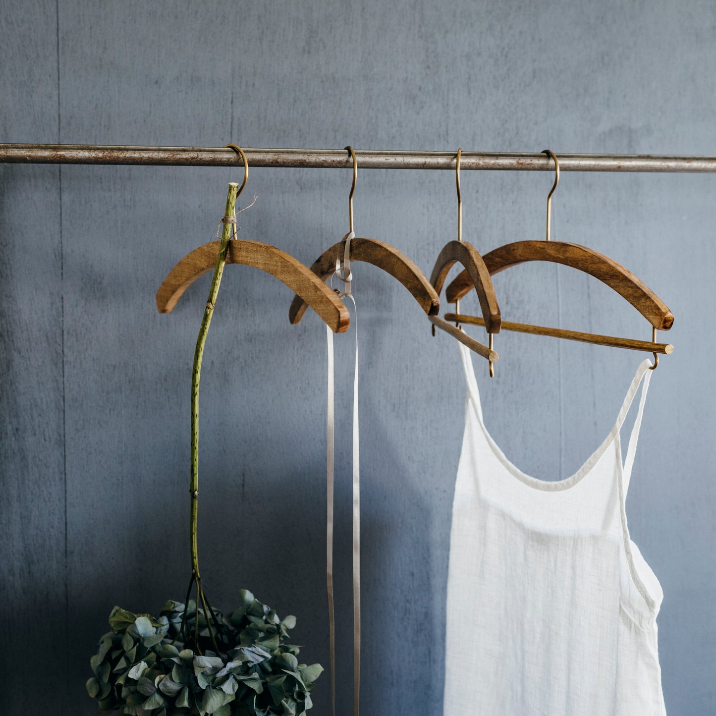 手工芒果木衣架