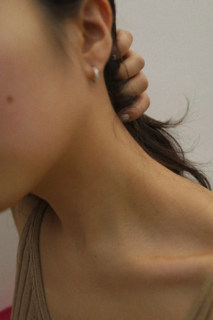 10k Milan Earrings (White Gold)