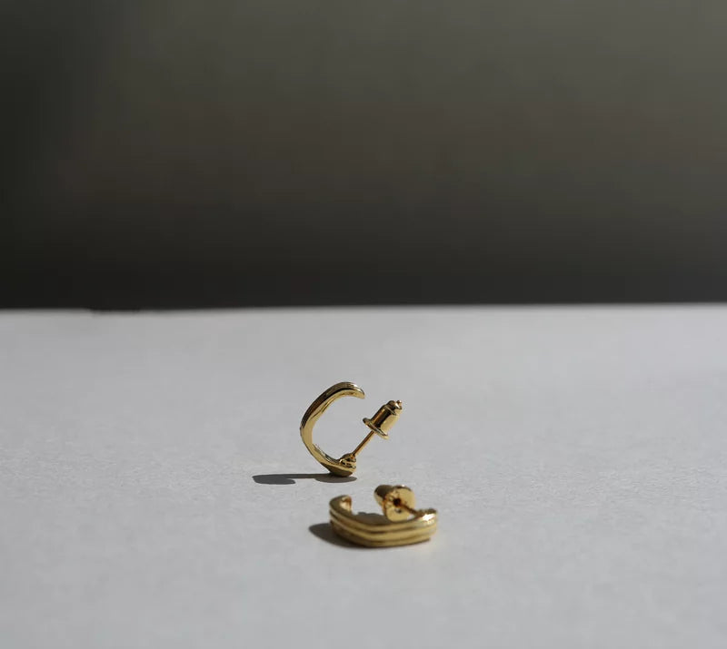 L Earrings (Gold)