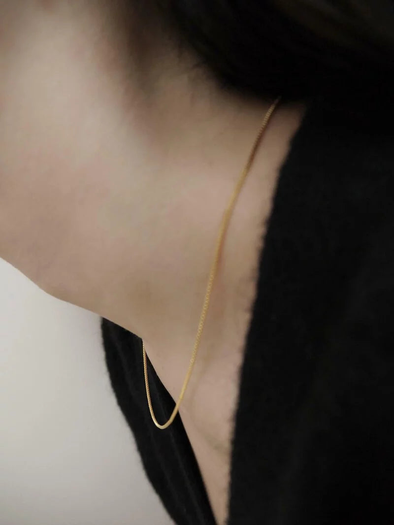 Thin Necklace (Gold)