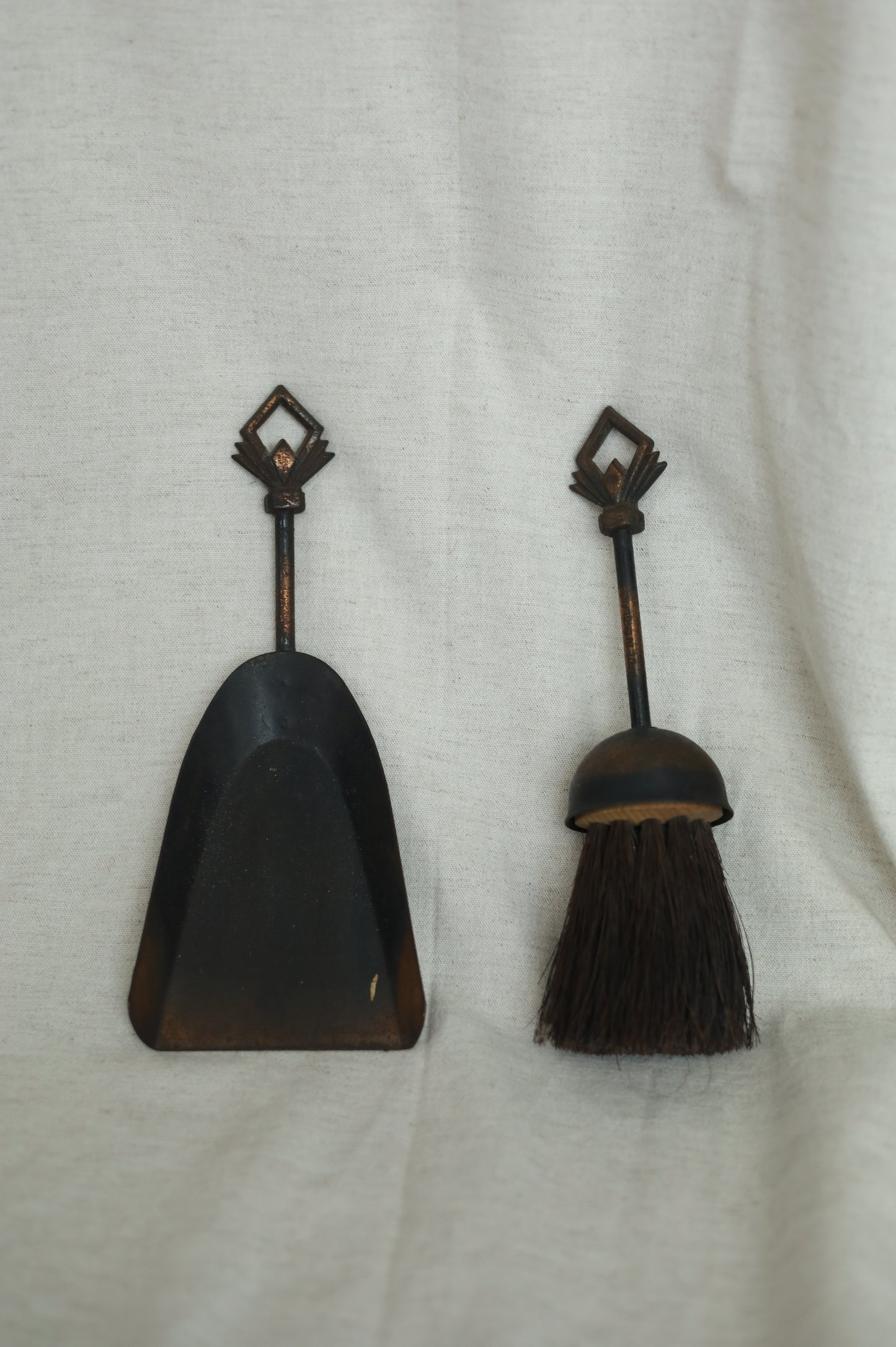 壁掛式迷你掃帚與畚斗